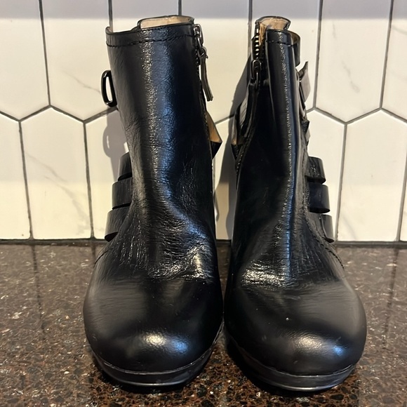 4/$20 Nine West black heal ankle boots, size 6M - Picture 2 of 8